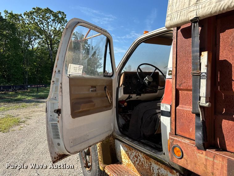 image for item FG0339 1974 Chevrolet C60 grain truck