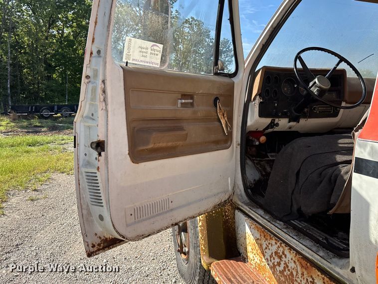 image for item FG0339 1974 Chevrolet C60 grain truck