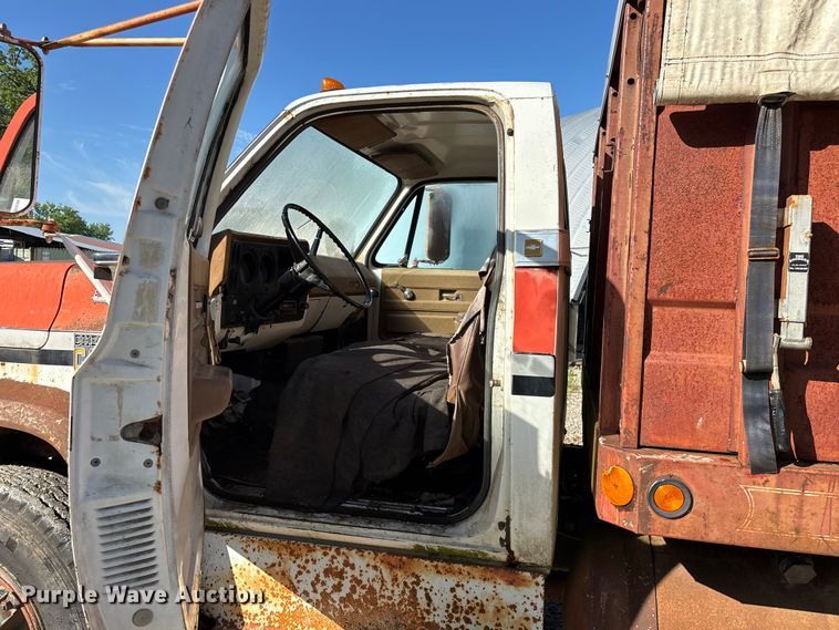 image for item FG0339 1974 Chevrolet C60 grain truck