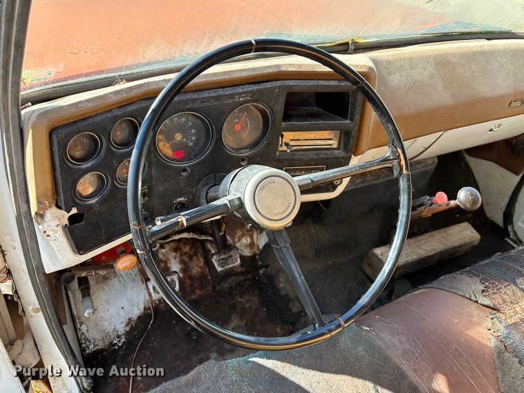 image for item FG0339 1974 Chevrolet C60 grain truck