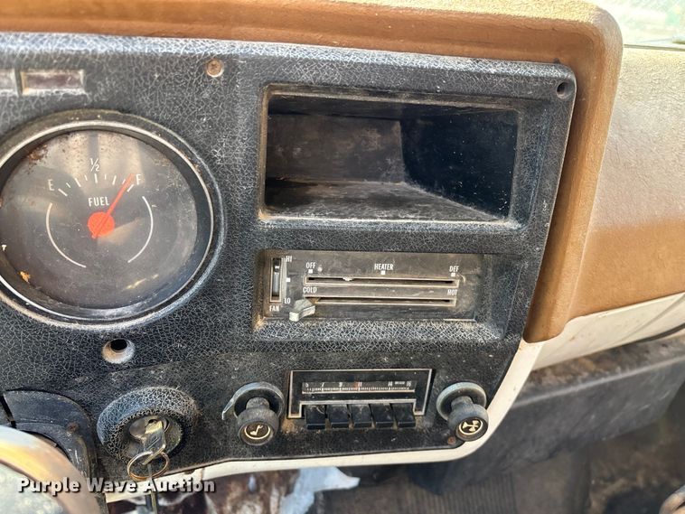 image for item FG0339 1974 Chevrolet C60 grain truck