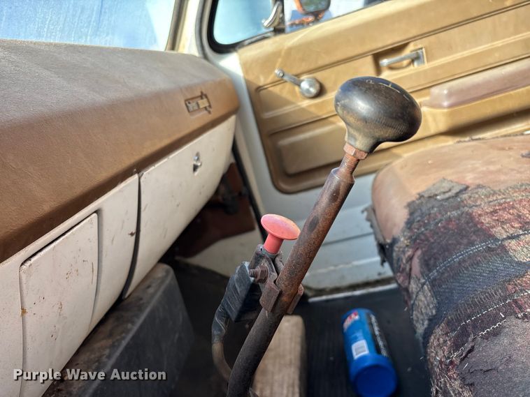 image for item FG0339 1974 Chevrolet C60 grain truck