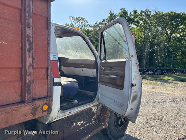 image for item FG0339 1974 Chevrolet C60 grain truck