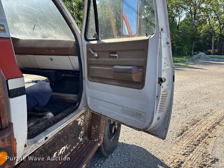 image for item FG0339 1974 Chevrolet C60 grain truck