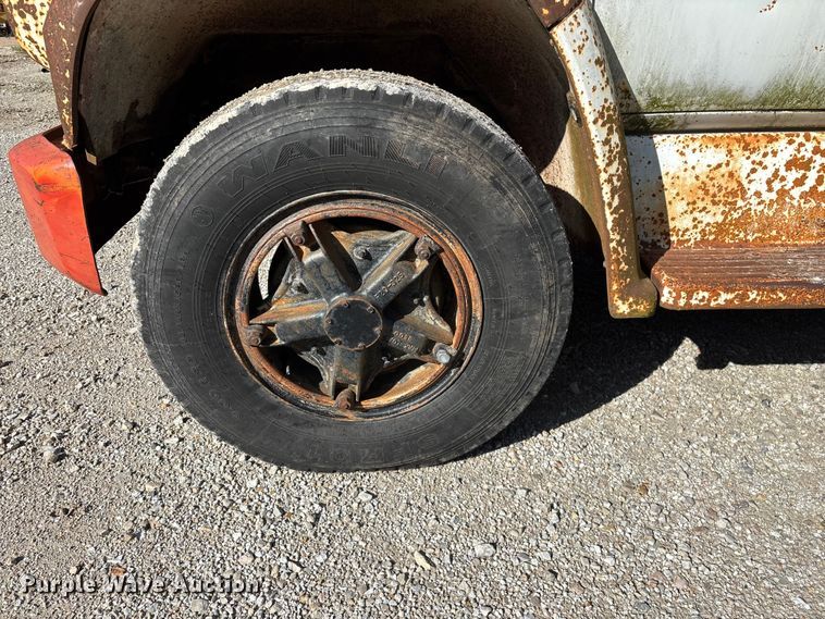 image for item FG0339 1974 Chevrolet C60 grain truck