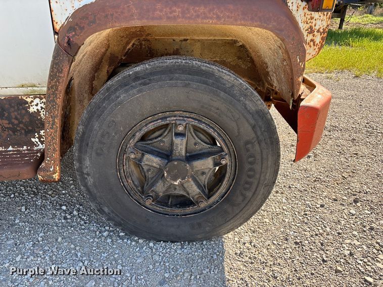 image for item FG0339 1974 Chevrolet C60 grain truck