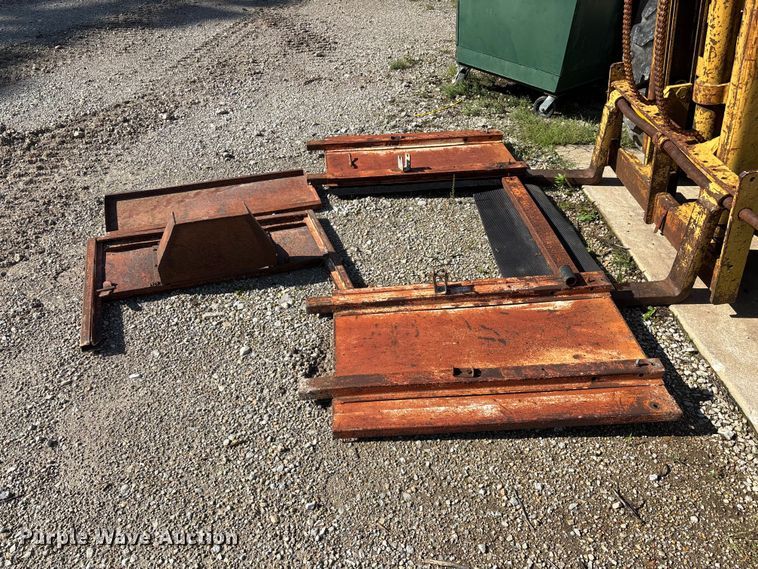 image for item FG0339 1974 Chevrolet C60 grain truck