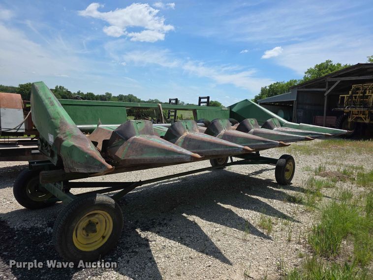 image for item FH6122 John Deere E643 corn head