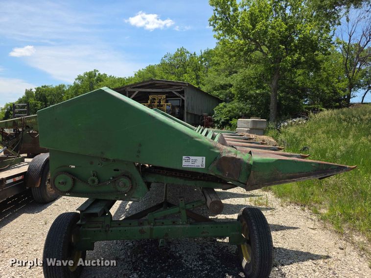 image for item FH6122 John Deere E643 corn head