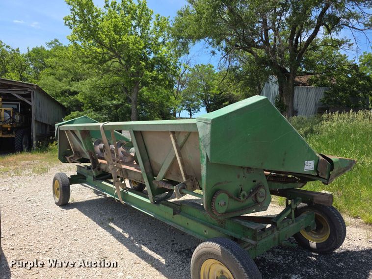 image for item FH6122 John Deere E643 corn head