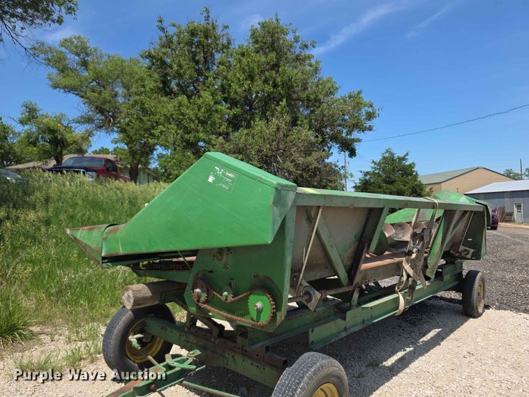 image for item FH6122 John Deere E643 corn head