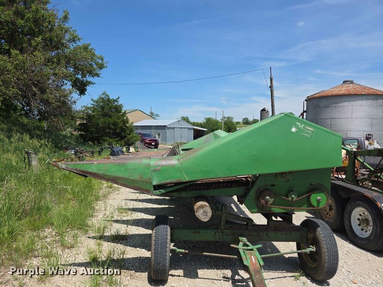 image for item FH6122 John Deere E643 corn head