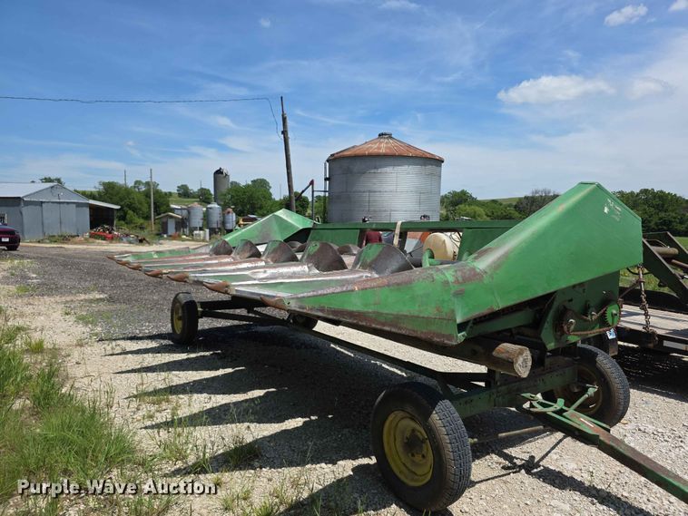 image for item FH6122 John Deere E643 corn head