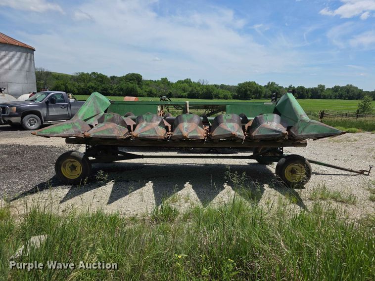 image for item FH6122 John Deere E643 corn head