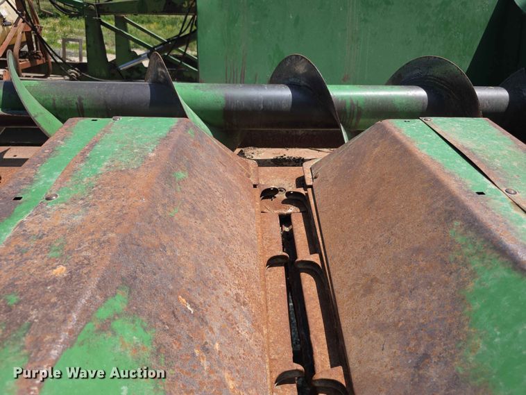 image for item FH6122 John Deere E643 corn head