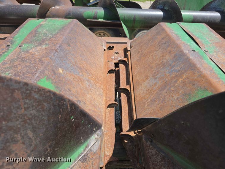 image for item FH6122 John Deere E643 corn head