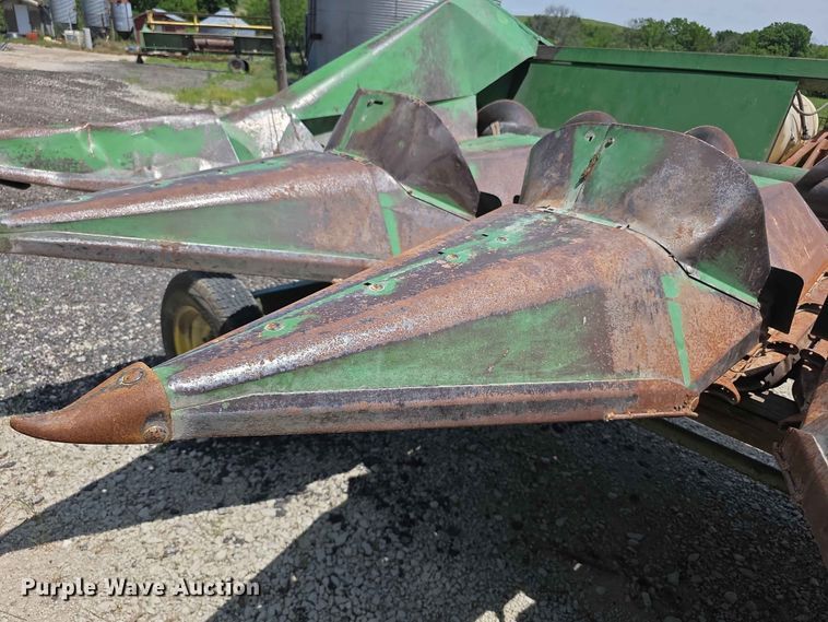 image for item FH6122 John Deere E643 corn head