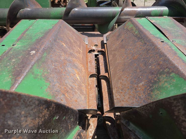 image for item FH6122 John Deere E643 corn head