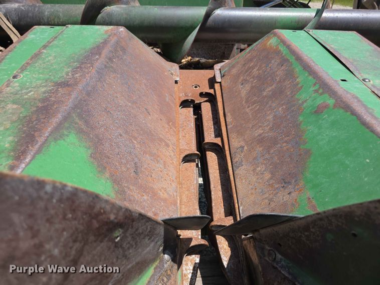 image for item FH6122 John Deere E643 corn head