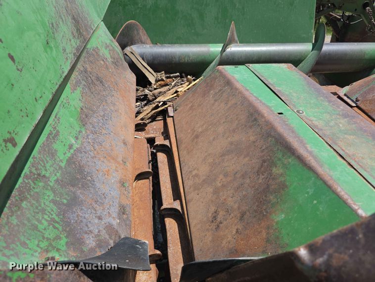 image for item FH6122 John Deere E643 corn head