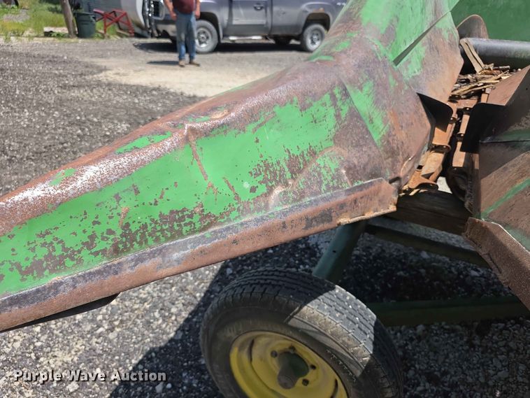 image for item FH6122 John Deere E643 corn head