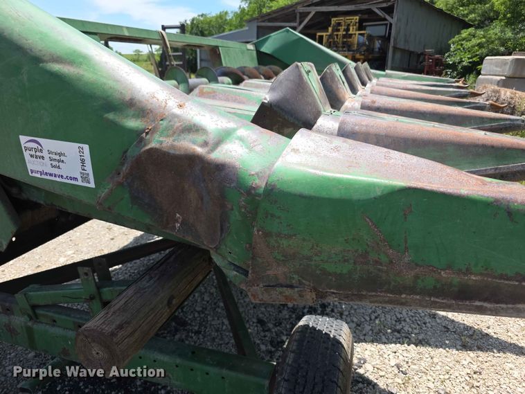 image for item FH6122 John Deere E643 corn head
