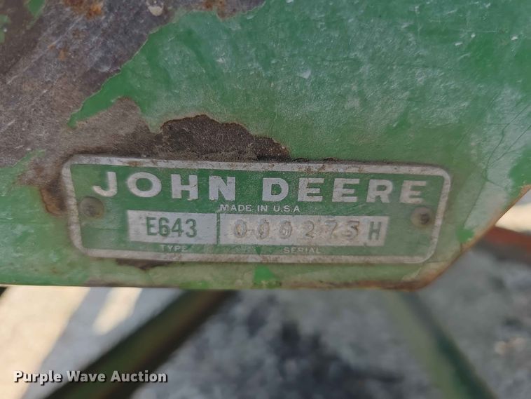 image for item FH6122 John Deere E643 corn head