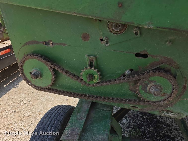 image for item FH6122 John Deere E643 corn head