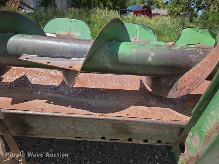 image for item FH6122 John Deere E643 corn head