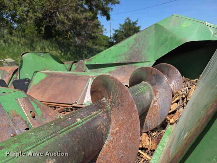 image for item FH6122 John Deere E643 corn head