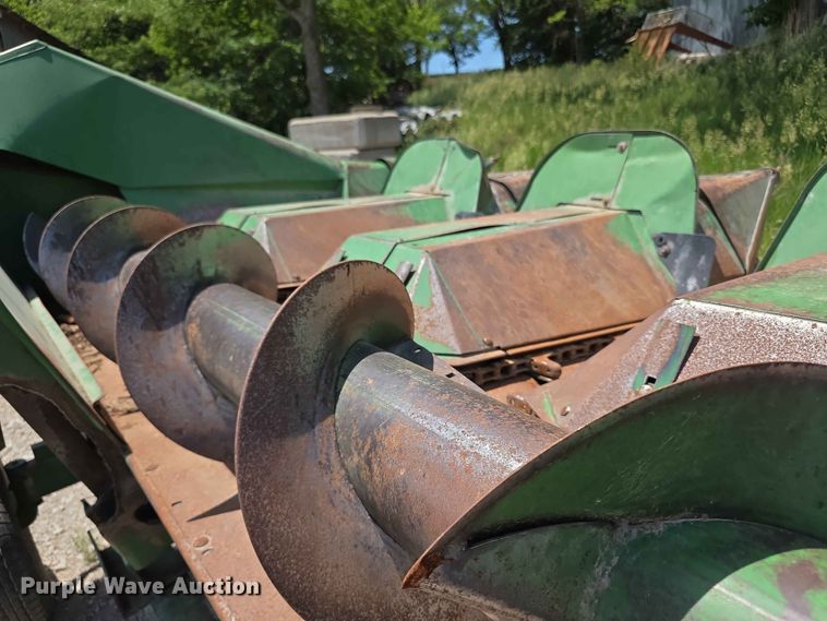 image for item FH6122 John Deere E643 corn head