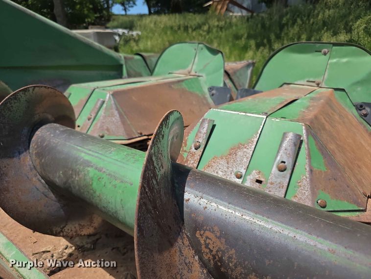 image for item FH6122 John Deere E643 corn head