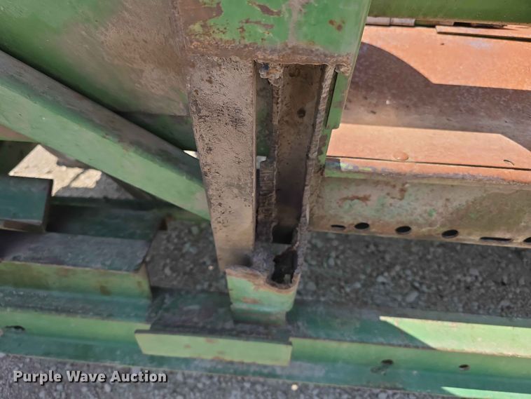 image for item FH6122 John Deere E643 corn head