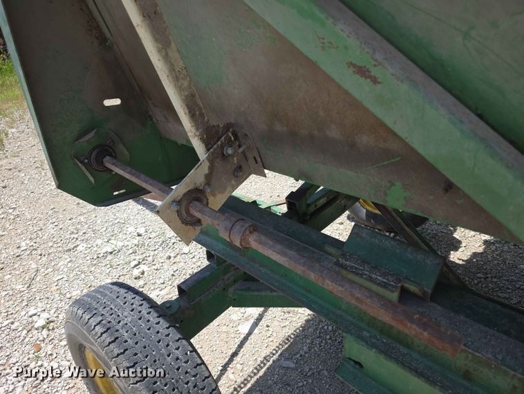 image for item FH6122 John Deere E643 corn head