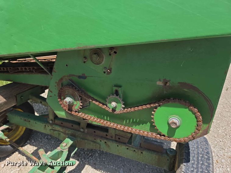 image for item FH6122 John Deere E643 corn head