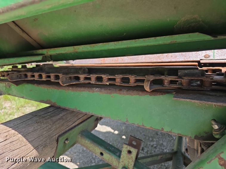 image for item FH6122 John Deere E643 corn head
