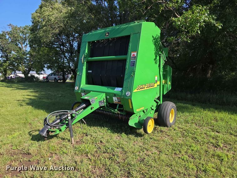 Photo of a 2001 John Deere 557