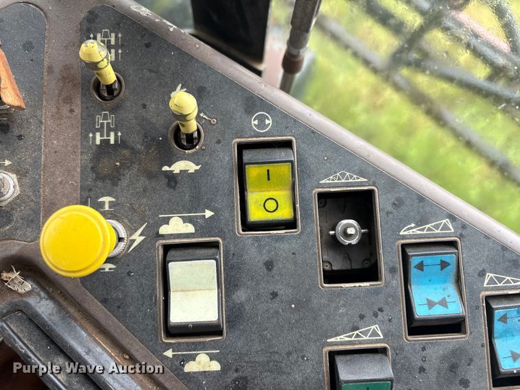 image for item FI0186 Ag-Chem RoGator 664 sprayer