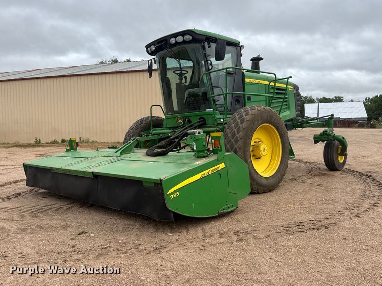 image for item NA9319 2013 John Deere R450 SP swather / windrower
