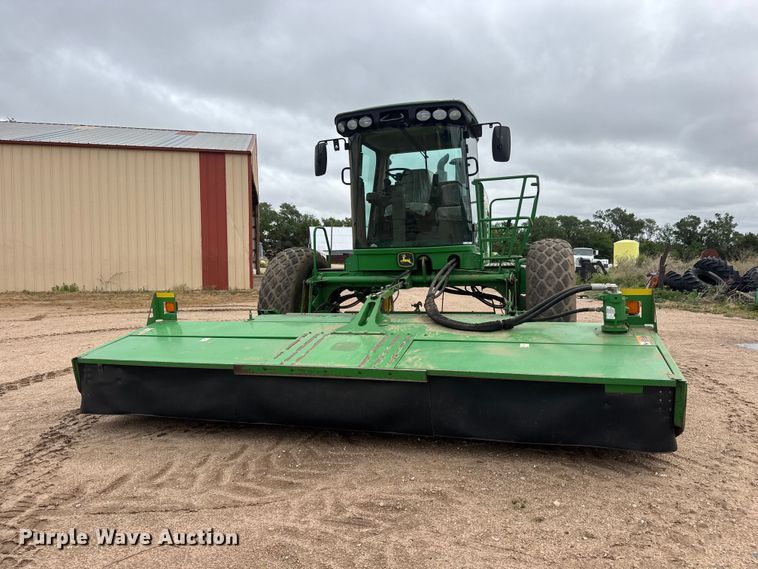image for item NA9319 2013 John Deere R450 SP swather / windrower