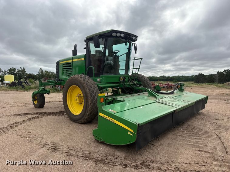 image for item NA9319 2013 John Deere R450 SP swather / windrower