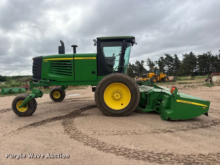 image for item NA9319 2013 John Deere R450 SP swather / windrower