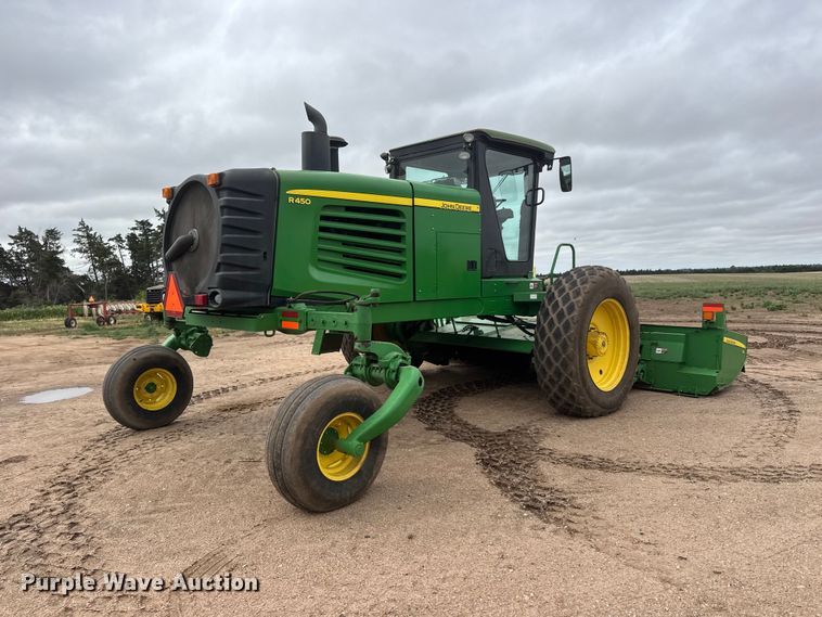 image for item NA9319 2013 John Deere R450 SP swather / windrower