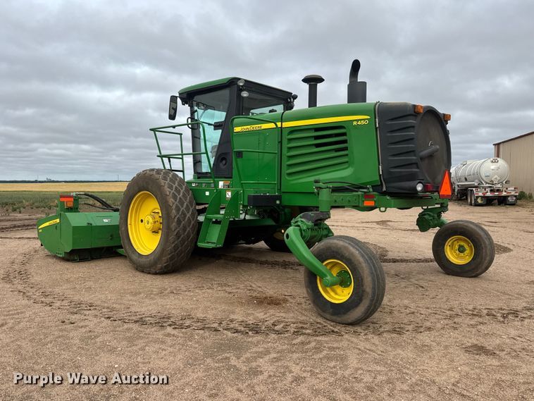 image for item NA9319 2013 John Deere R450 SP swather / windrower