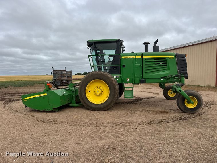 image for item NA9319 2013 John Deere R450 SP swather / windrower