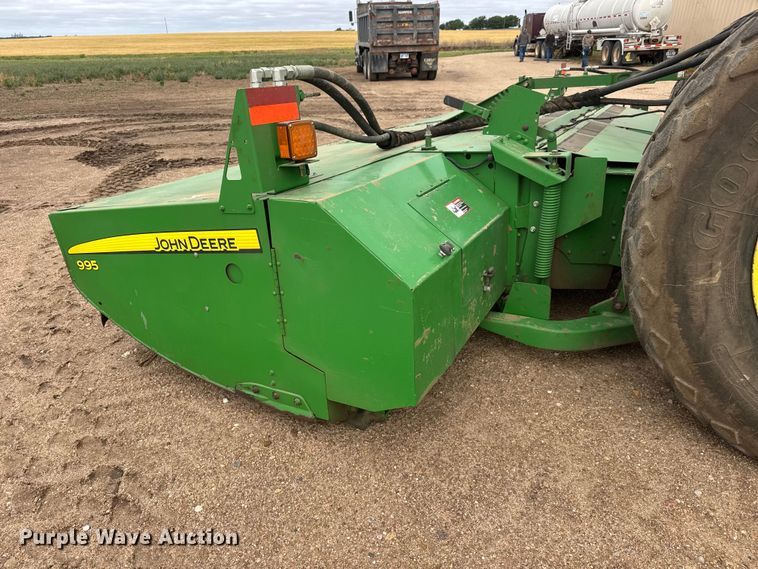 image for item NA9319 2013 John Deere R450 SP swather / windrower