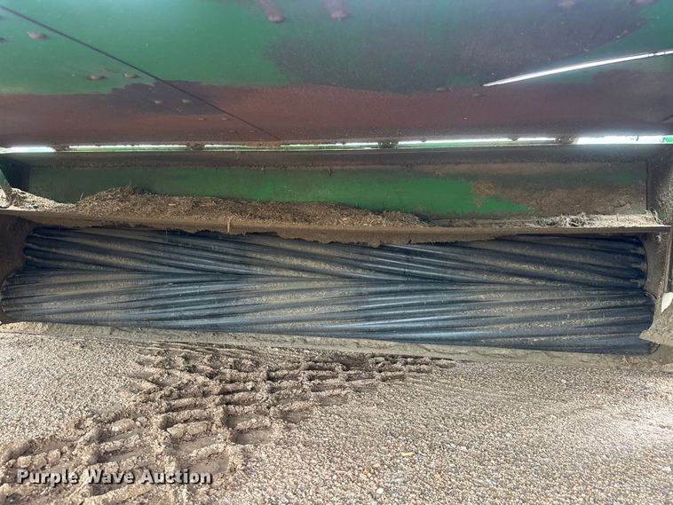 image for item NA9319 2013 John Deere R450 SP swather / windrower
