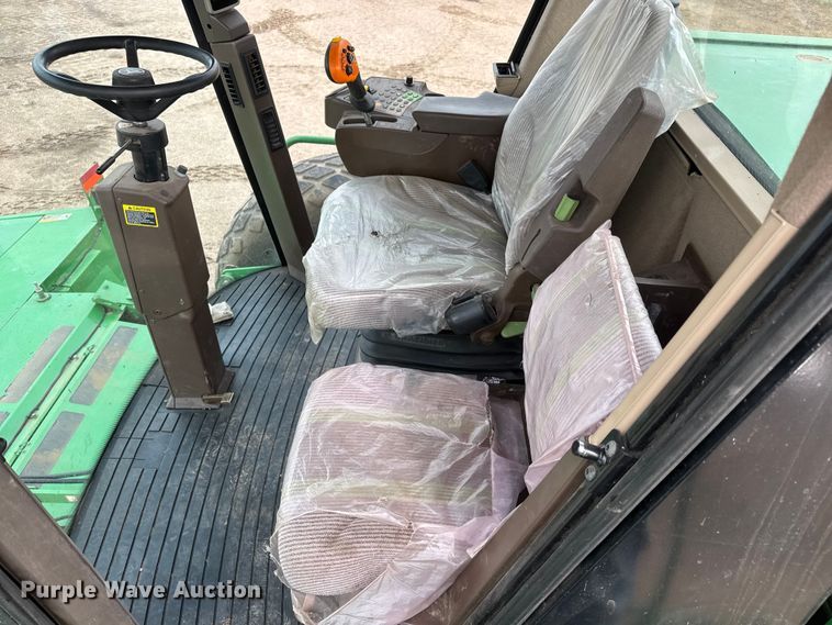 image for item NA9319 2013 John Deere R450 SP swather / windrower
