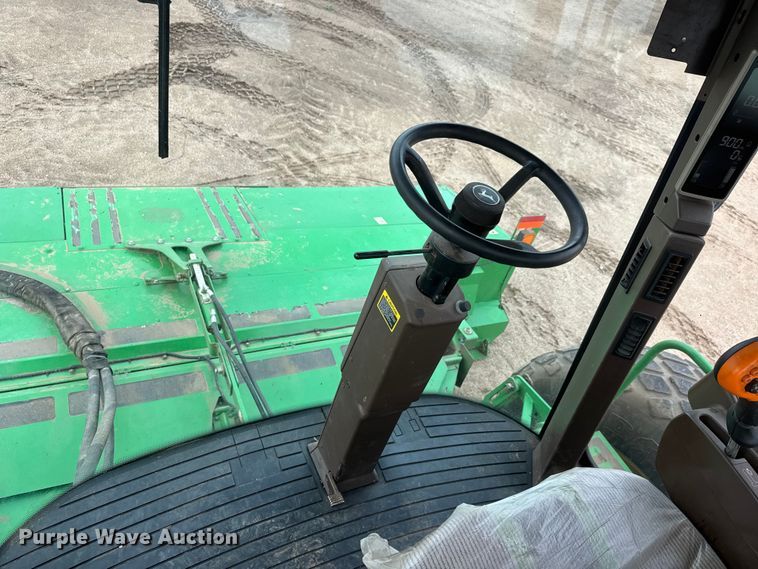 image for item NA9319 2013 John Deere R450 SP swather / windrower