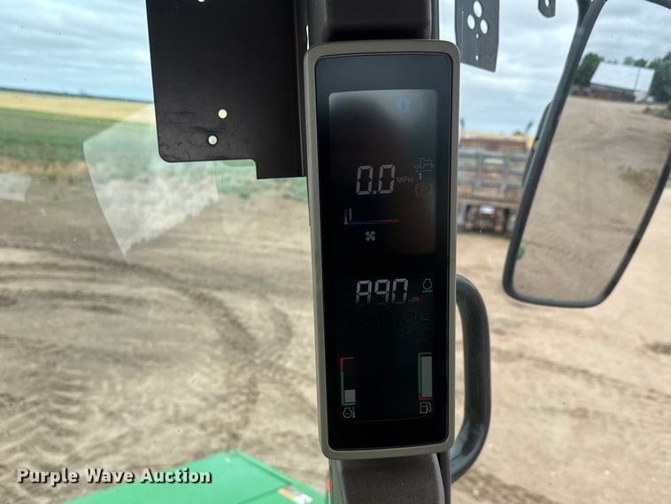 image for item NA9319 2013 John Deere R450 SP swather / windrower